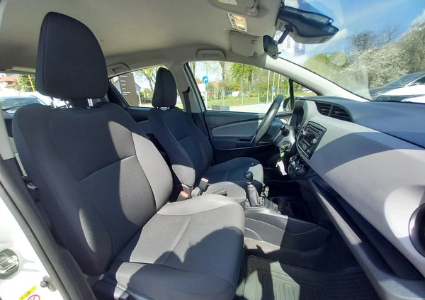 Toyota Yaris cena 43900 przebieg: 146230, rok produkcji 2018 z Praszka małe 277